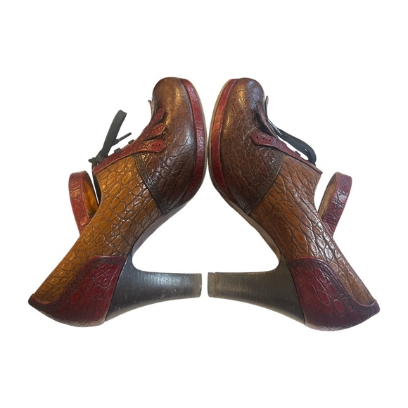 Vintage Chic Mihara Brown and Red Women's Shoes - Picture 9 of 13
